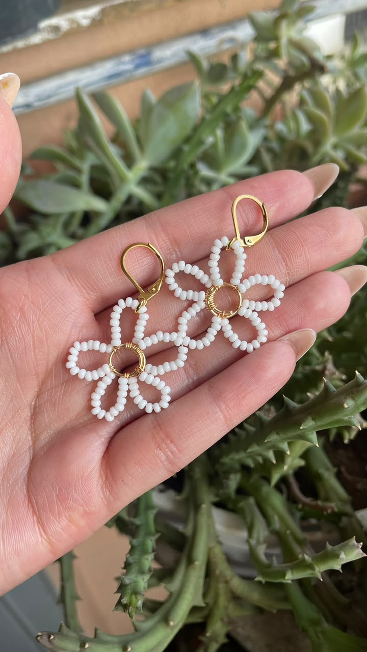 Aretes daisy flower de miyuki blanco