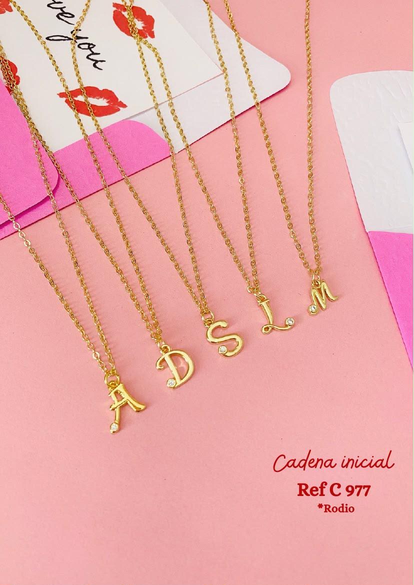 Cadenas con iniciales en oro goldfield